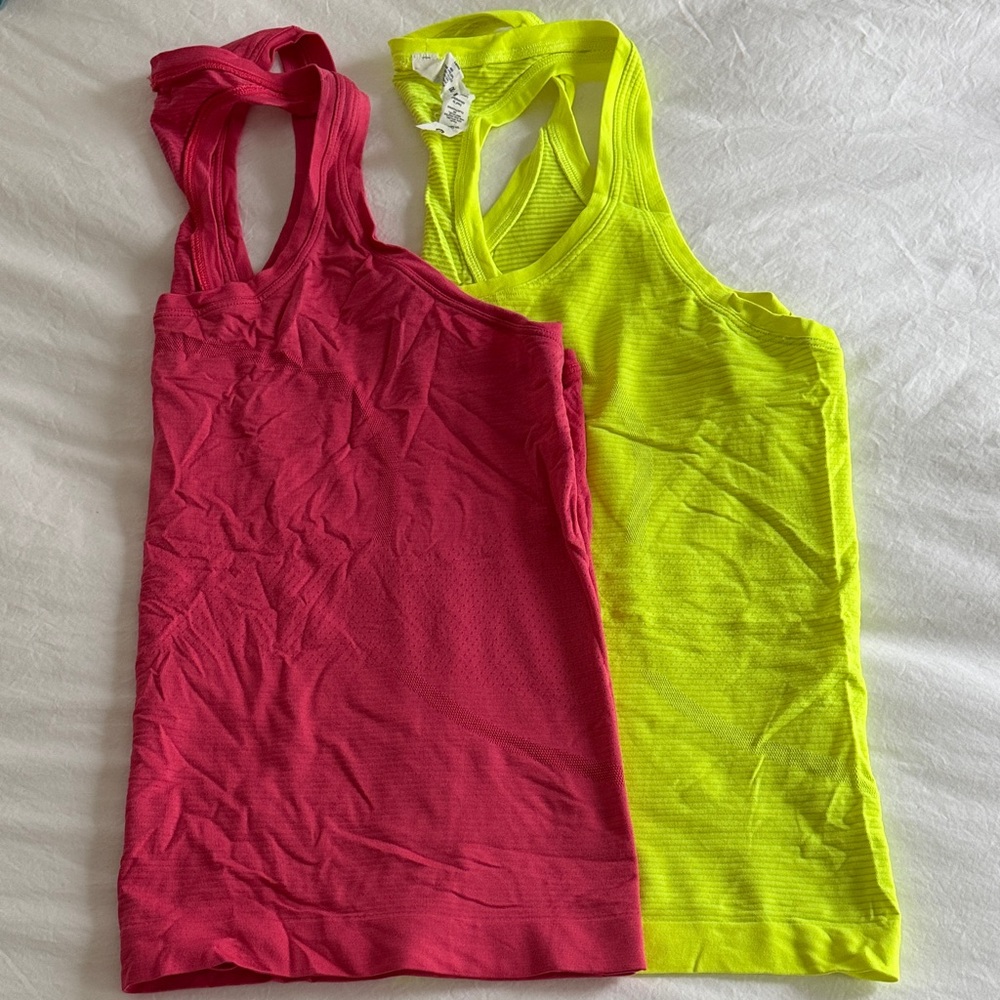 Bundle of 2 swiftly tanks